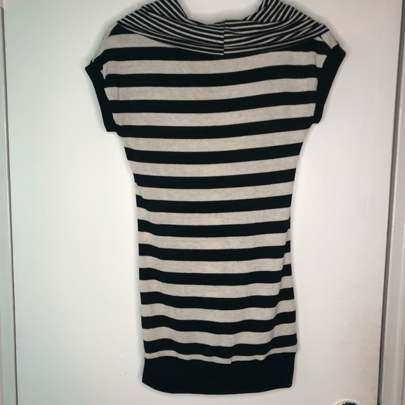 Turtle Neck Maxi Black and White Pattern Dress - Picture 2 of 2